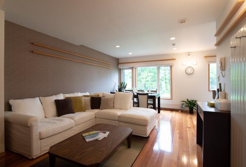 Coffee table with white sofa