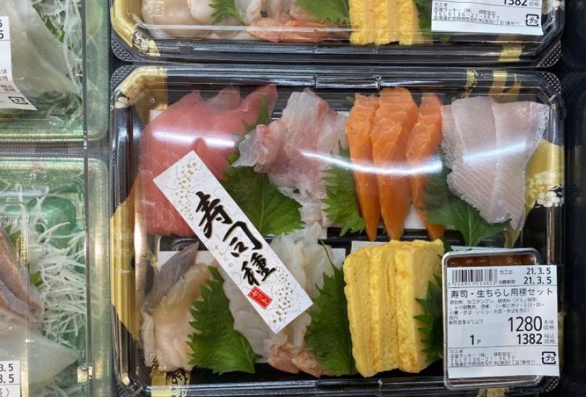 A plastic box of various sashimi