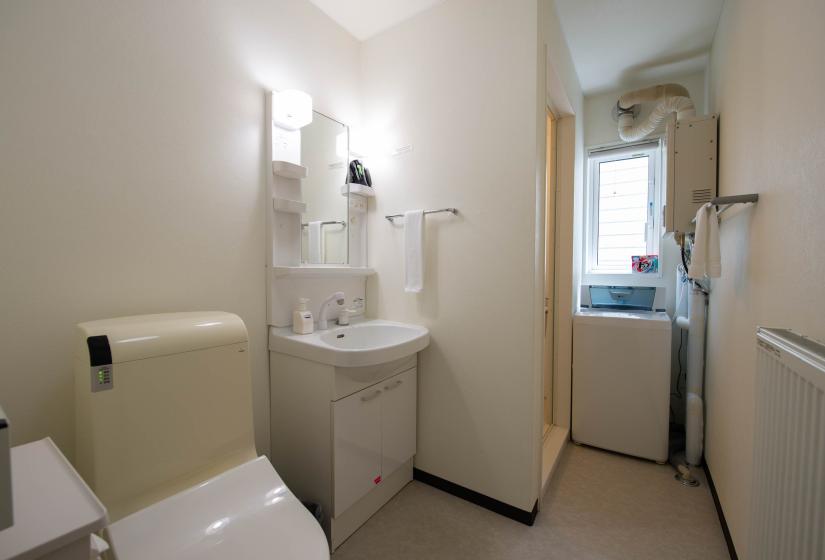 White vanity unit in the bathroom