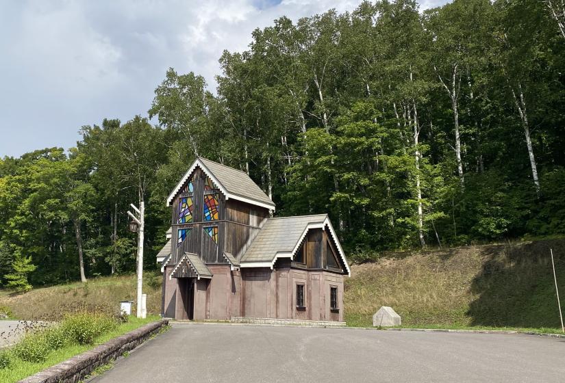 Hangetsuko hike trail head A tall building with stained glass windows.