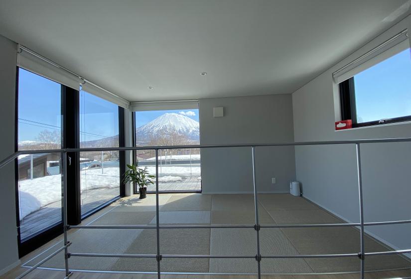 A small tatami room with mountain view behind