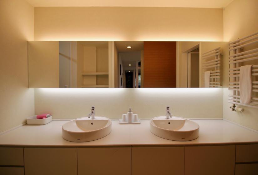 Twin bathroom sinks and a mirror behind