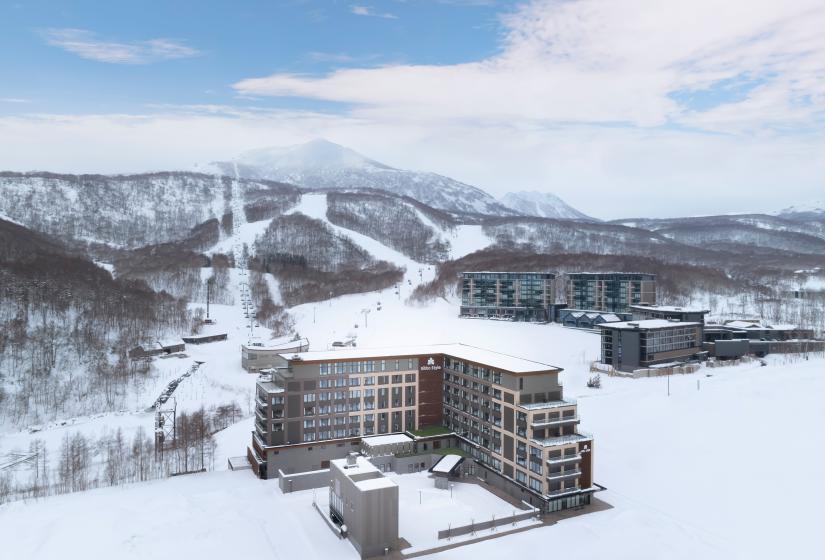 Nikko Style lies at the base of Hanazono offer great views and easy acces to some of the best skiing in the area. An L shaped hotel with ski resort behind