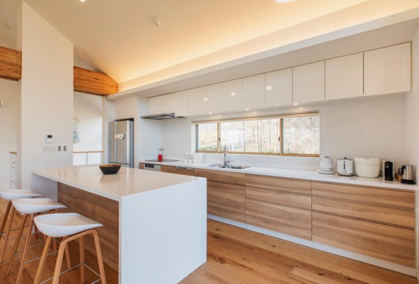 A kitchen with island bench