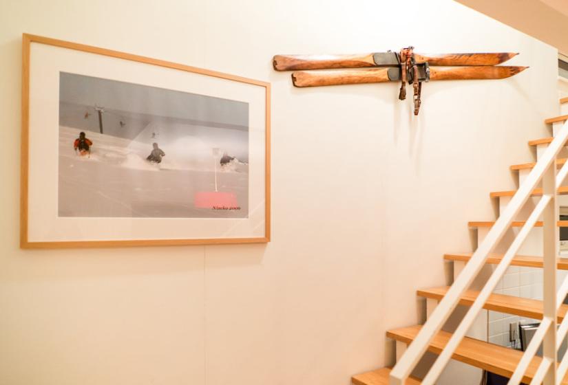 Old skis and a picture on a wall