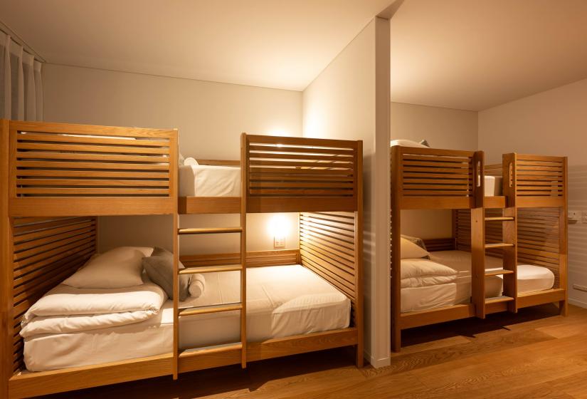 2 bunk beds